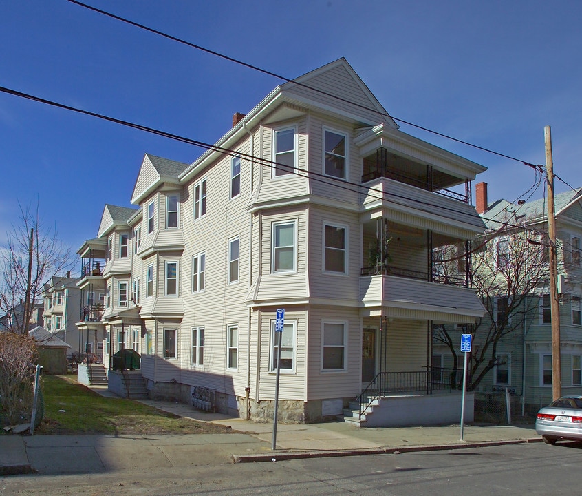 259 Fountain St in Fall River, MA - Building Photo