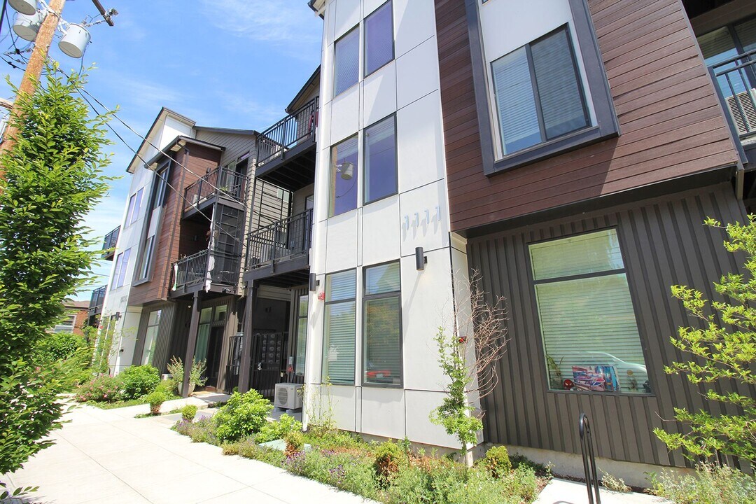 1111 SE Tenino St in Portland, OR - Foto de edificio