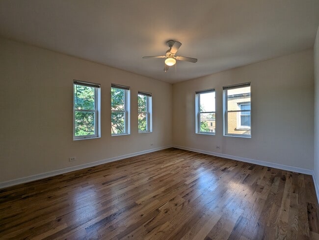 2347 N Drake Ave in Chicago, IL - Building Photo - Building Photo