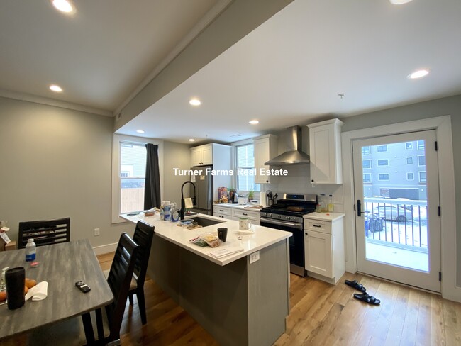 201 Boylston St, Unit 1