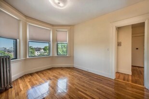 7 Barrows St, Unit 7B in Boston, MA - Building Photo