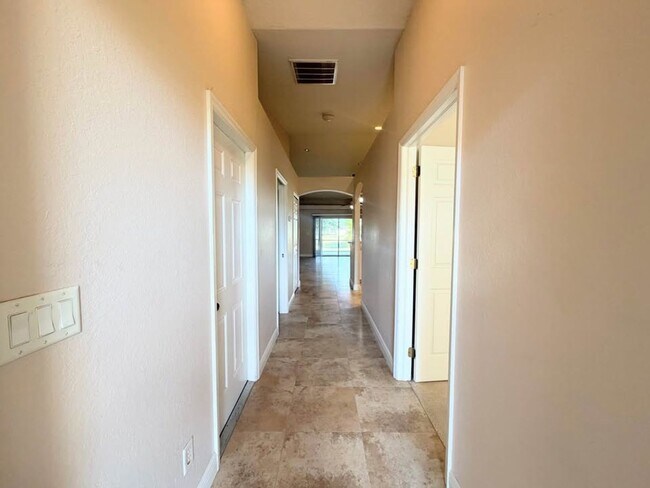 1229-1231 SE 6th Terrace in Cape Coral, FL - Foto de edificio - Building Photo