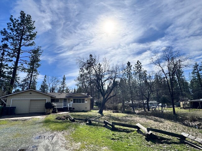 12177 Martin Way in Grass Valley, CA - Building Photo - Building Photo