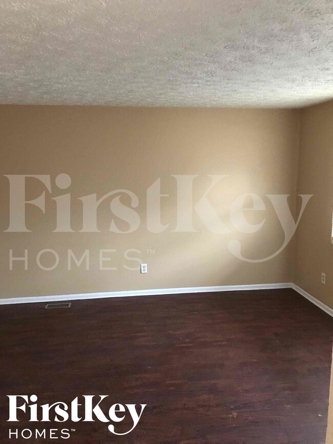 10019 Catalina Dr in Indianapolis, IN - Foto de edificio - Building Photo