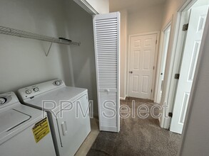 7877 Carione Walk in Sacramento, CA - Building Photo - Building Photo