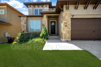 14122 Sam Houston Way in San Antonio, TX - Building Photo - Building Photo