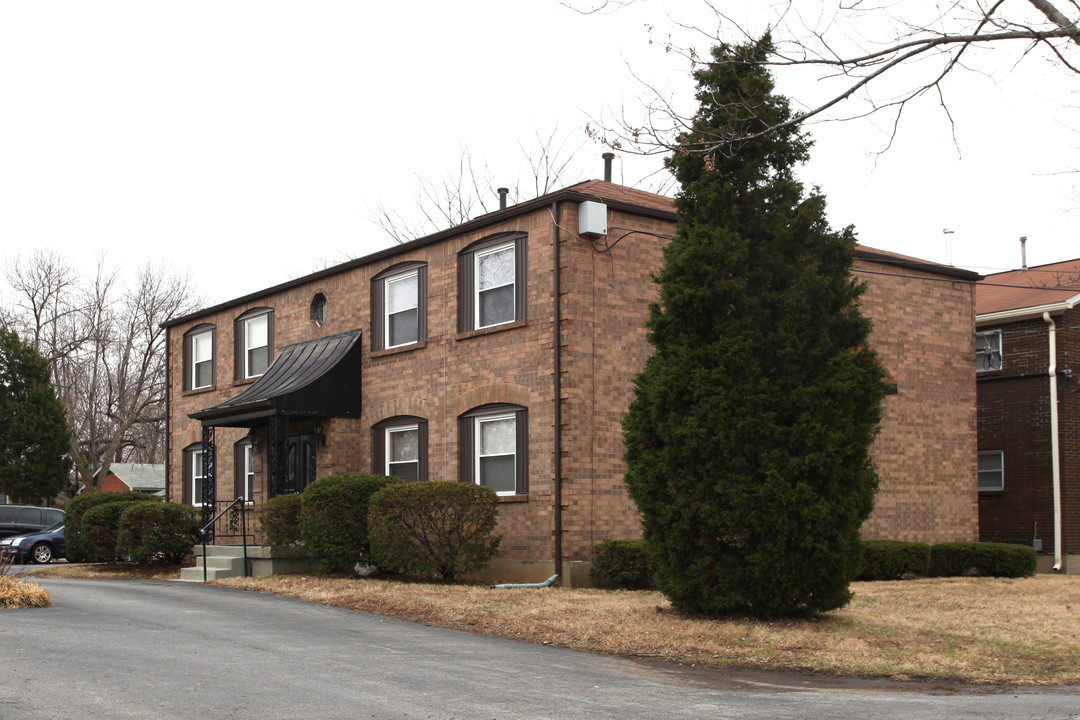 3335 Breckenridge Ln in Louisville, KY - Building Photo