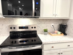 8245 Morning Star Wy in Elk Grove, CA - Foto de edificio - Building Photo