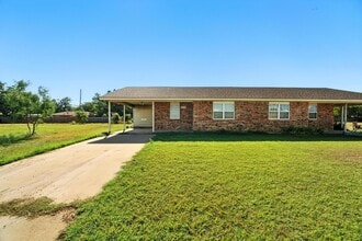 2319 N Danville Dr in Abilene, TX - Building Photo - Building Photo