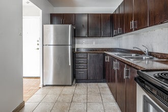 2 Secord Ave in Toronto, ON - Building Photo - Interior Photo