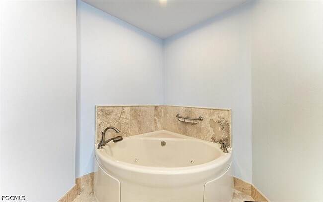 14813 Laguna Dr in Ft. Myers, FL - Building Photo - Building Photo
