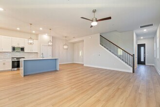 1057 Brickell Lp in Austin, TX - Building Photo - Building Photo