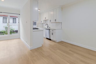 4527 Lexington Ave-Unit -4527.5 in Los Angeles, CA - Building Photo - Building Photo