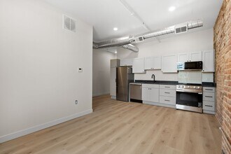 266 E Michigan Ave, Unit 303 in Kalamazoo, MI - Building Photo - Building Photo