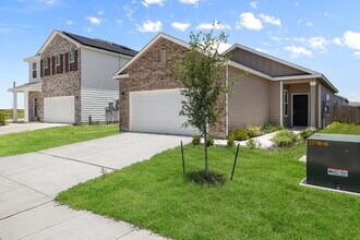 1136 King Eider in Converse, TX - Building Photo - Building Photo