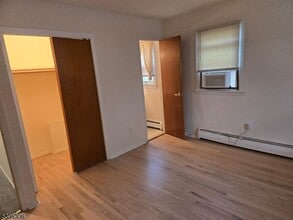 305 Kennedy Dr in Linden, NJ - Building Photo - Building Photo