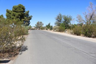 19275 Symeron Rd in Apple Valley, CA - Building Photo