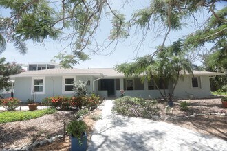 8560 Heron Lagoon Cir in Sarasota, FL - Building Photo - Building Photo