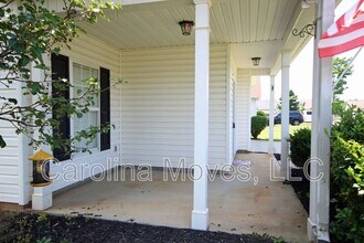 689 Flintrock Dr in Boiling Springs, SC - Building Photo - Building Photo