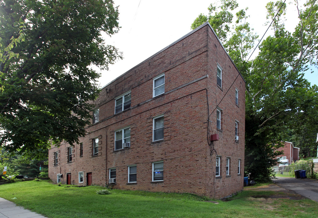 2501 Naylor Rd SE in Washington, DC - Foto de edificio