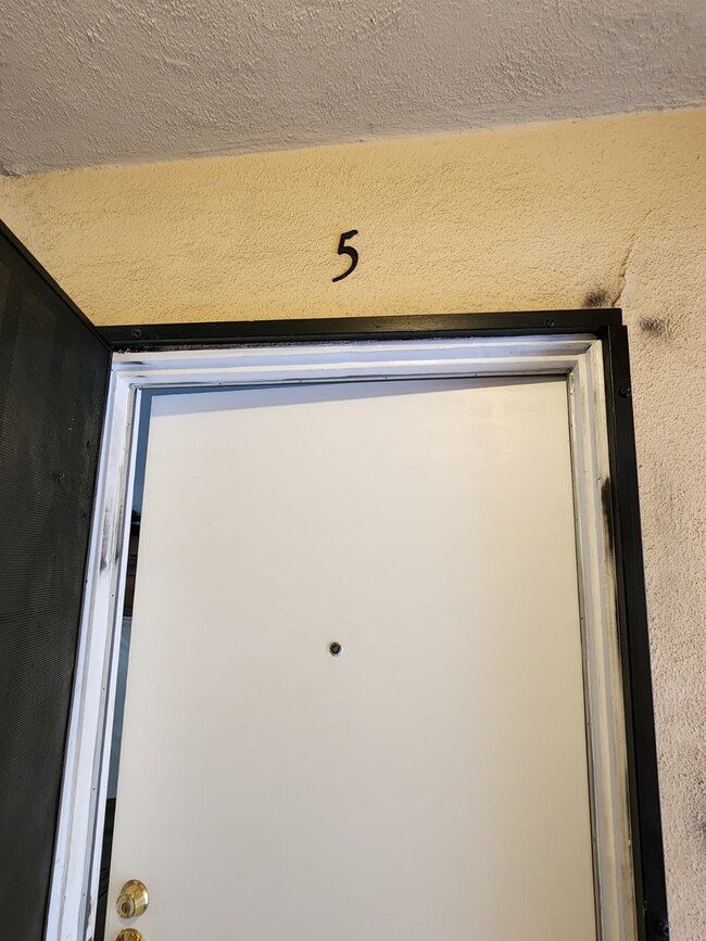 1414 S Orange Grove Ave, Unit 5 in Los Angeles, CA - Building Photo - Building Photo