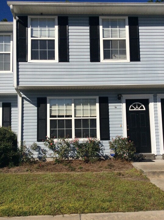 1100 Pineland Ave in Hinesville, GA - Building Photo