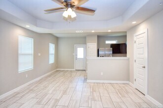 8414 V. Verona in San Antonio, TX - Building Photo - Building Photo