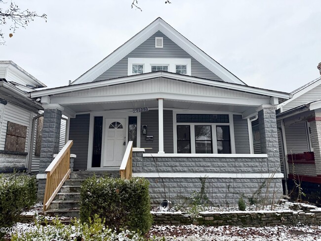 property at 2320 W Oak St