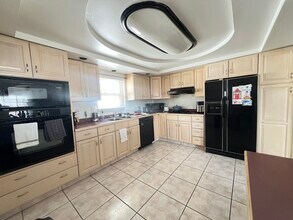 1556 Fallowfield Ave in Pittsburgh, PA - Building Photo - Building Photo