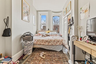 1345 N Maplewood Ave, Unit 3 in Chicago, IL - Building Photo - Building Photo