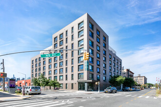 44-72 11th St in Long Island City, NY - Building Photo - Primary Photo