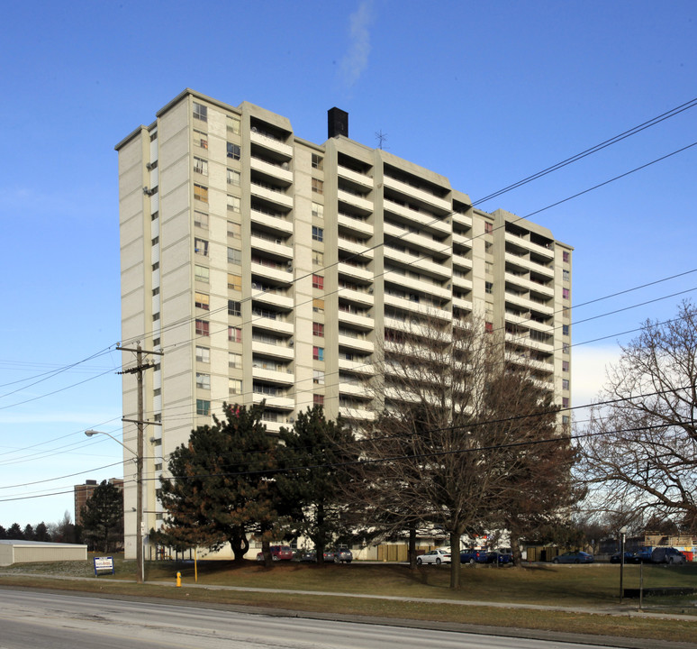 South Gate Towers in Toronto, ON - Building Photo