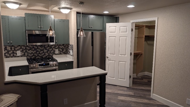 12630 Thomas Creek Rd in Reno, NV - Building Photo - Building Photo