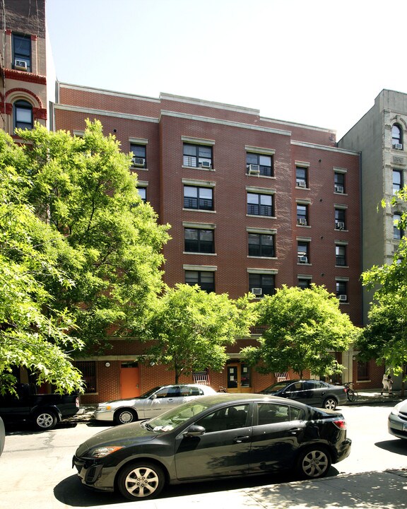 227 E Third St in New York, NY - Foto de edificio