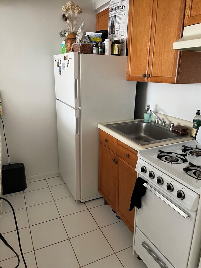 649 2nd Ave in New York, NY - Building Photo - Building Photo