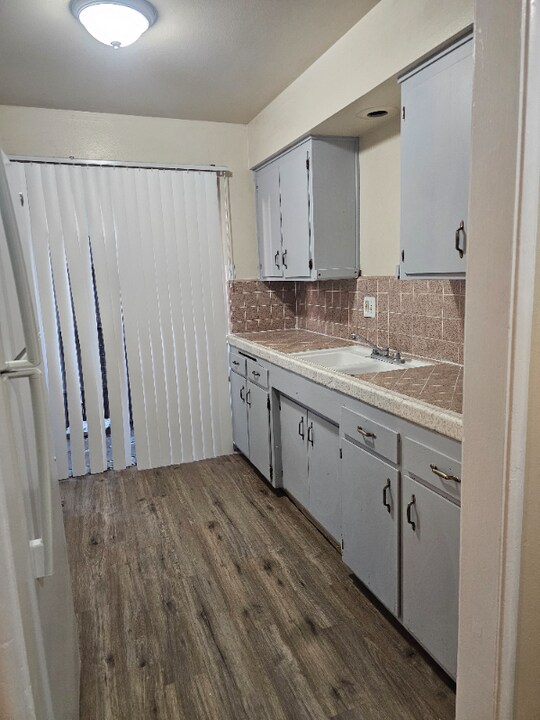 843 W Los Felis Ave in Stockton, CA - Building Photo