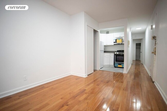 320 W 22nd St