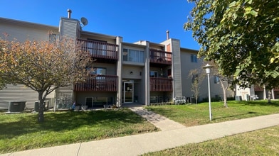 Oak View Apartments in McCook, NE - Building Photo - Building Photo