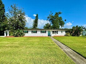 4919 Chariton Ave in Tampa, FL - Building Photo