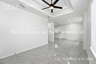 2120 S Oakview Dr, Unit 1 in Edinburg, TX - Foto de edificio - Building Photo