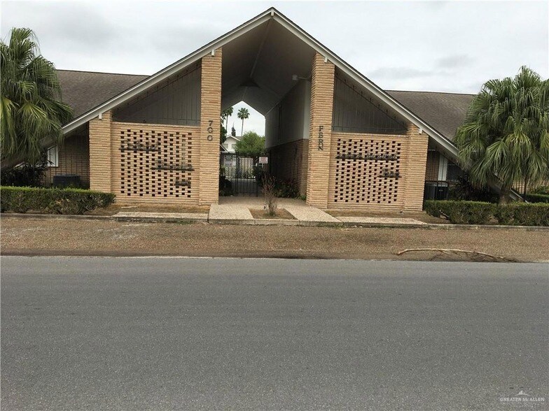 700 Fern Ave W, Unit 4 in McAllen, TX - Building Photo