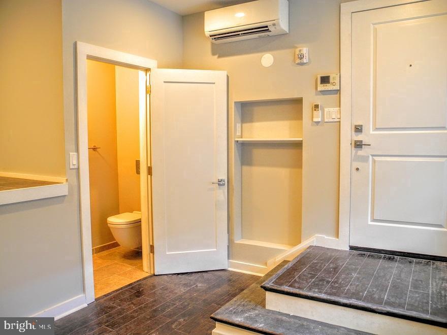 17 S 44th St in Philadelphia, PA - Building Photo