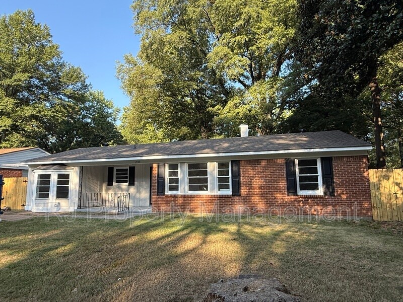 1731 Sea Isle Rd in Memphis, TN - Foto de edificio
