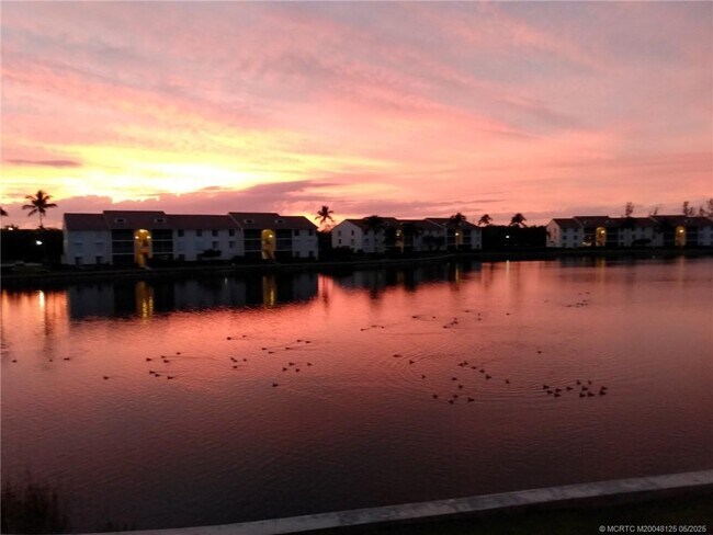 4436 NE Ocean Blvd in Jensen Beach, FL - Foto de edificio - Building Photo