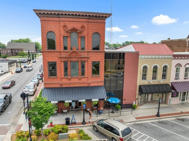 property at 44 S Jefferson St