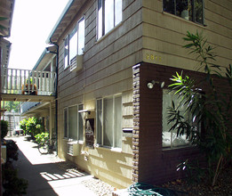 D Street Apartments in Sacramento, CA - Building Photo - Building Photo