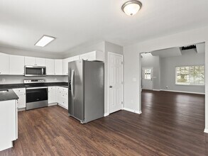 8022 Crete Ln in Blacklick, OH - Foto de edificio - Building Photo