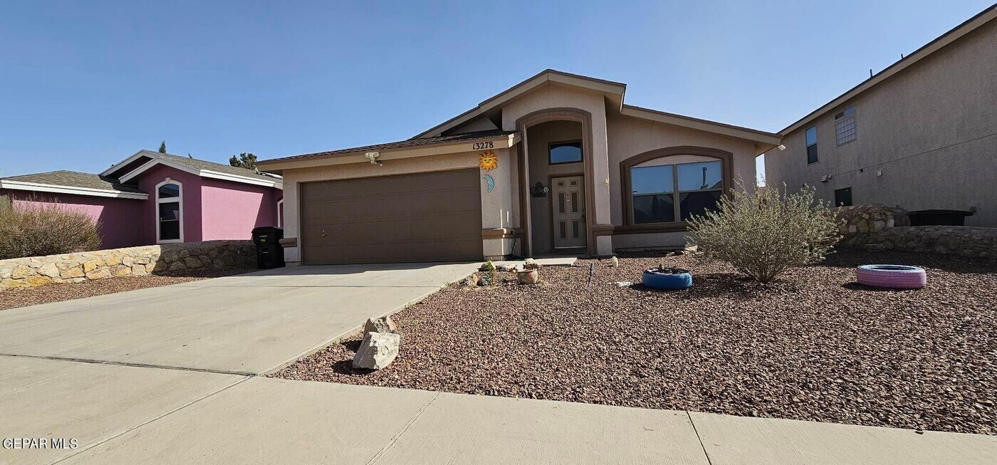 13278 Emerald Creek Dr in Horizon City, TX - Building Photo