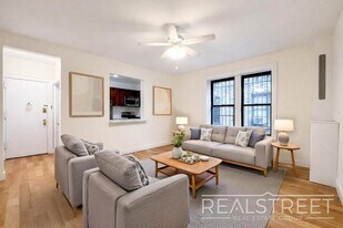 Renovated Giant Prewar 1 bedroom in Brooklyn Heights!, Unit 1E in Brooklyn, NY - Building Photo