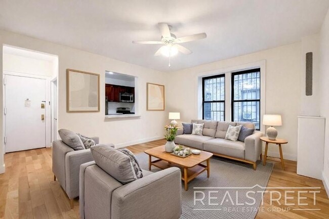 Renovated Giant Prewar 1 bedroom in Brooklyn Heights!, Unit 1E